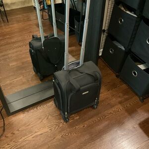 (Anna) Samsonite Black Spinner Luggage w/ usb charger B1G1